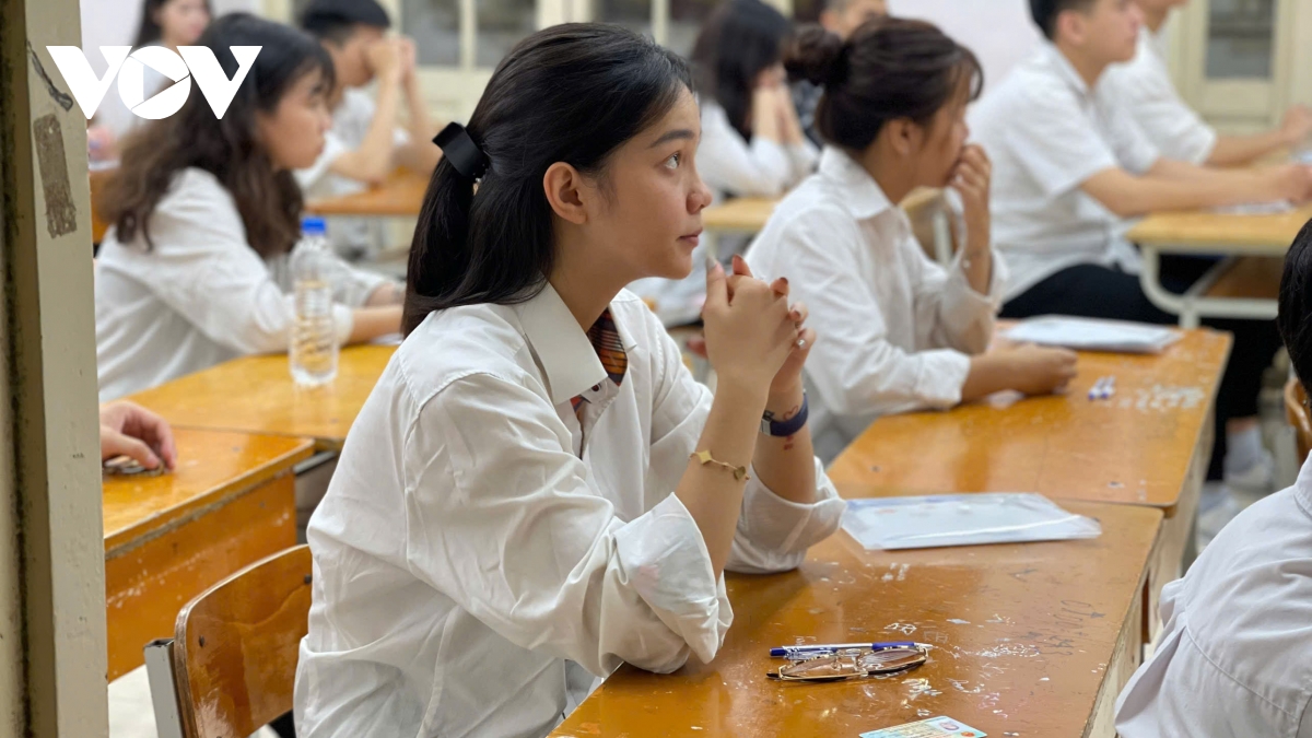 Quy đổi điểm giữa tổ hợp xét tuyển: Công bằng hay bất cập?